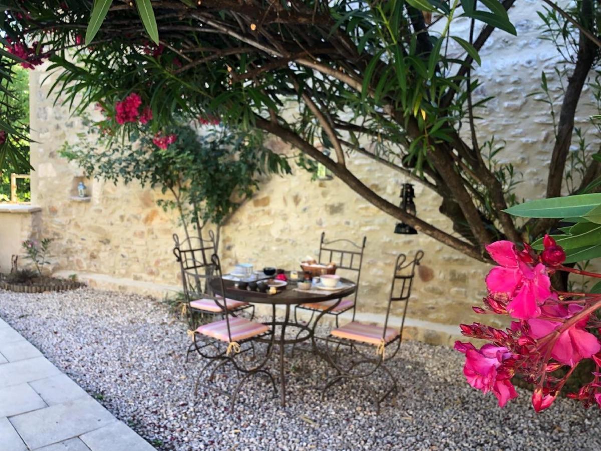Maison Des Bourgades Saint-Julien-de-Peyrolas Екстер'єр фото