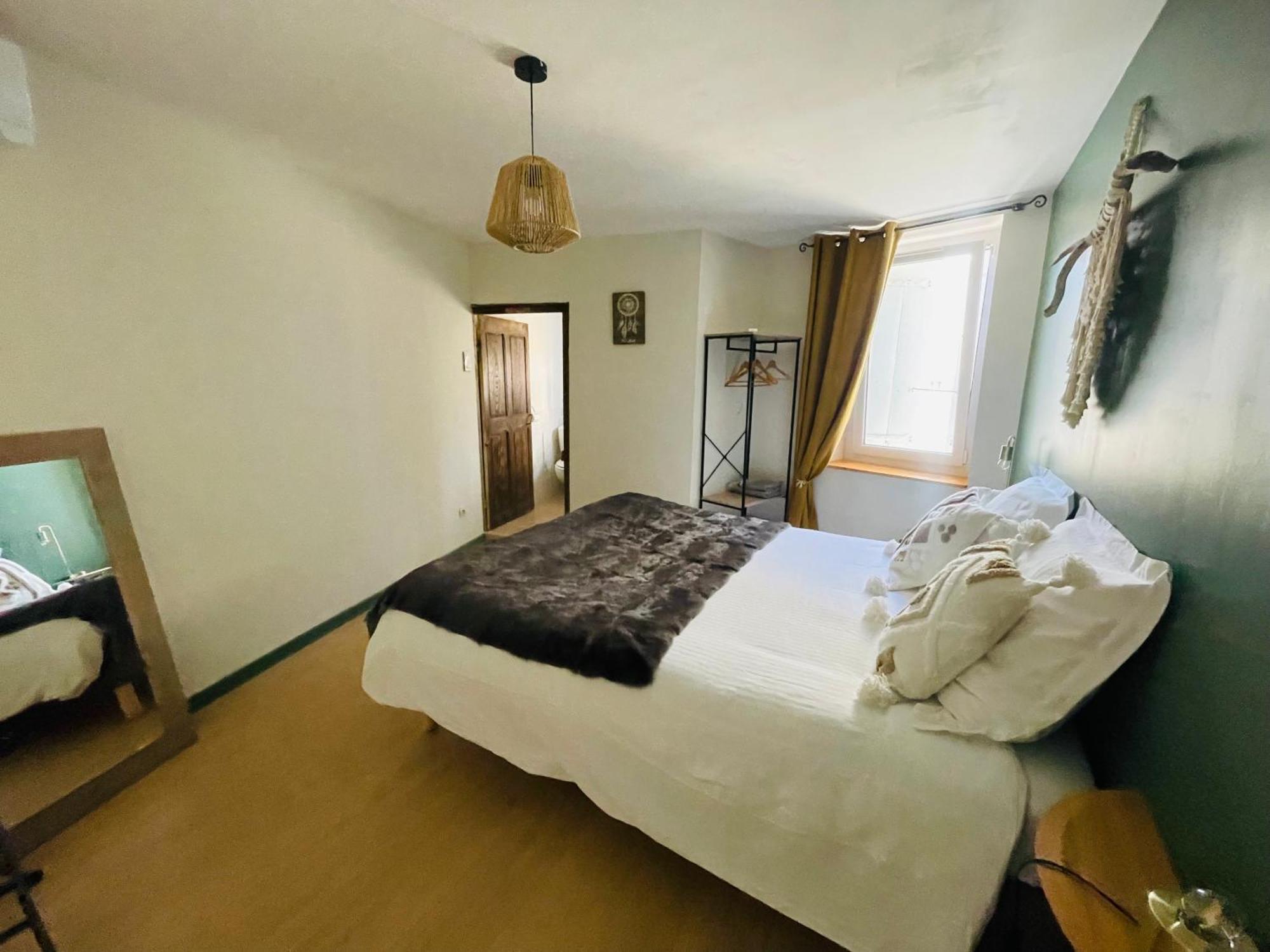 Maison Des Bourgades Saint-Julien-de-Peyrolas Екстер'єр фото